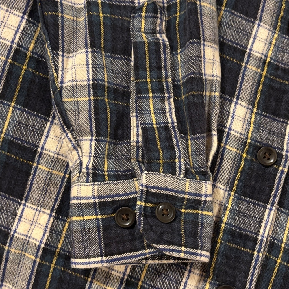 L.L. Bean women’s classic flannel Plaid Shirt - Picture 4 of 6